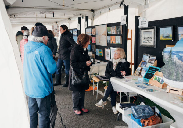 Vente de produits du Regroupement des artistes et artisans (Sous le chapiteau)